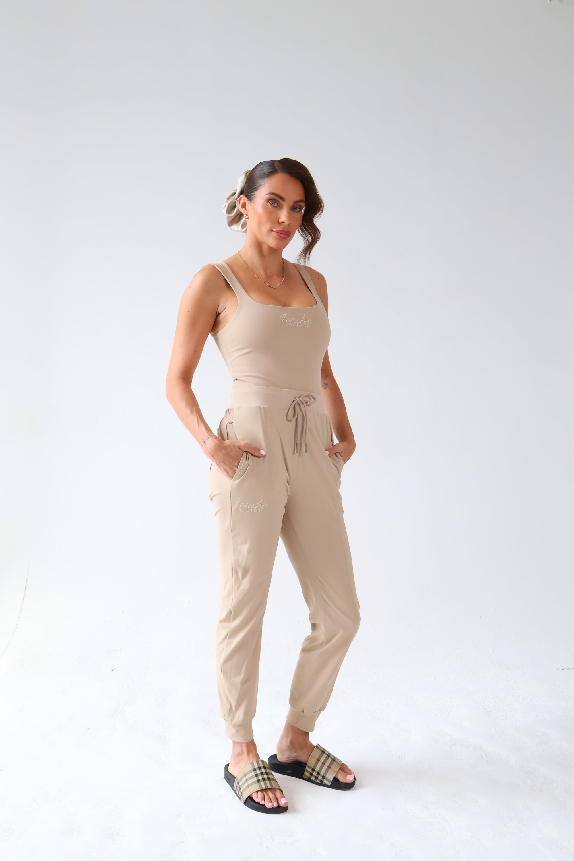 THE HOURGLASS - Square Neck Bodysuit in Taupe