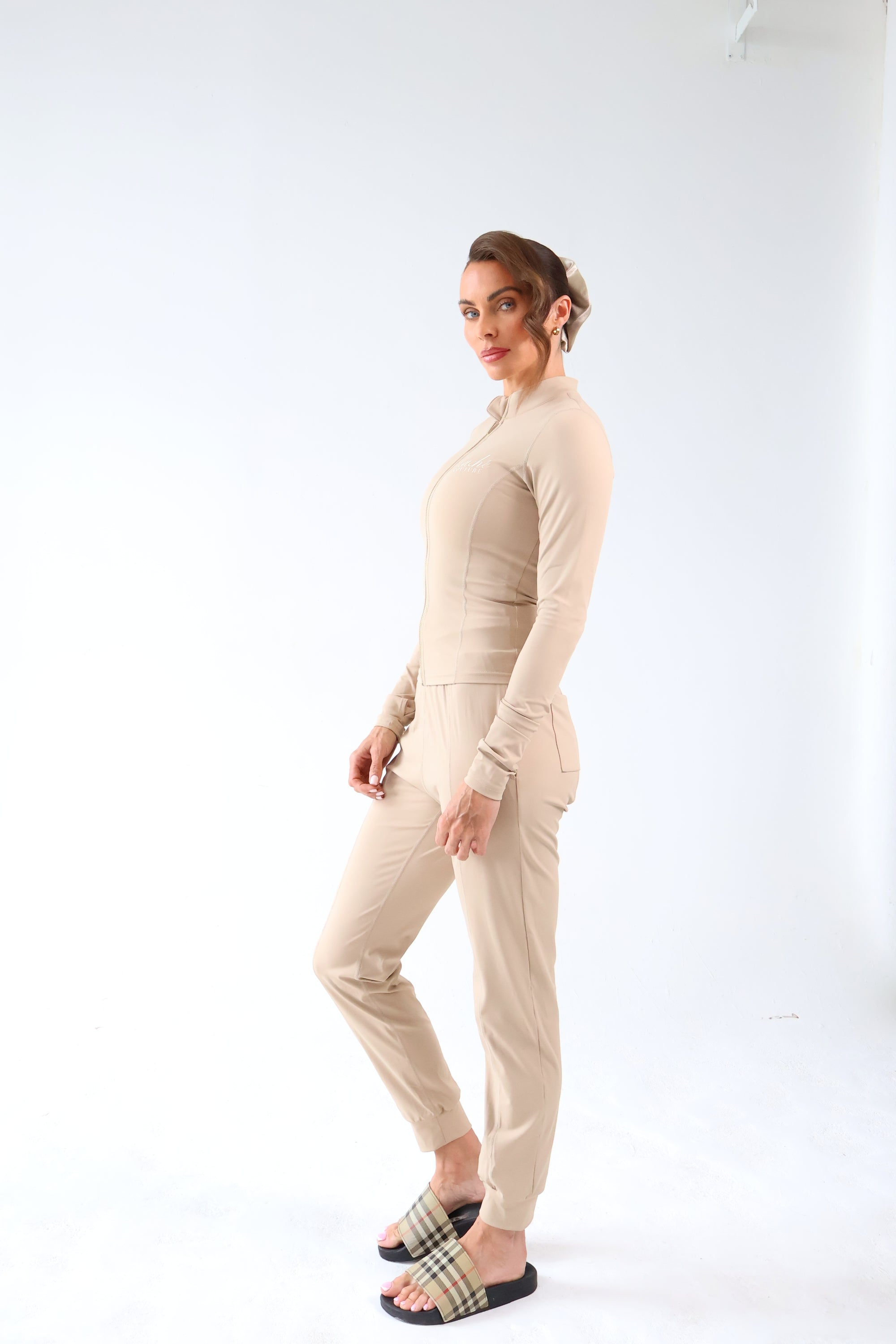 SCULPT ME - Long Sleeve Zip Up Top in Taupe