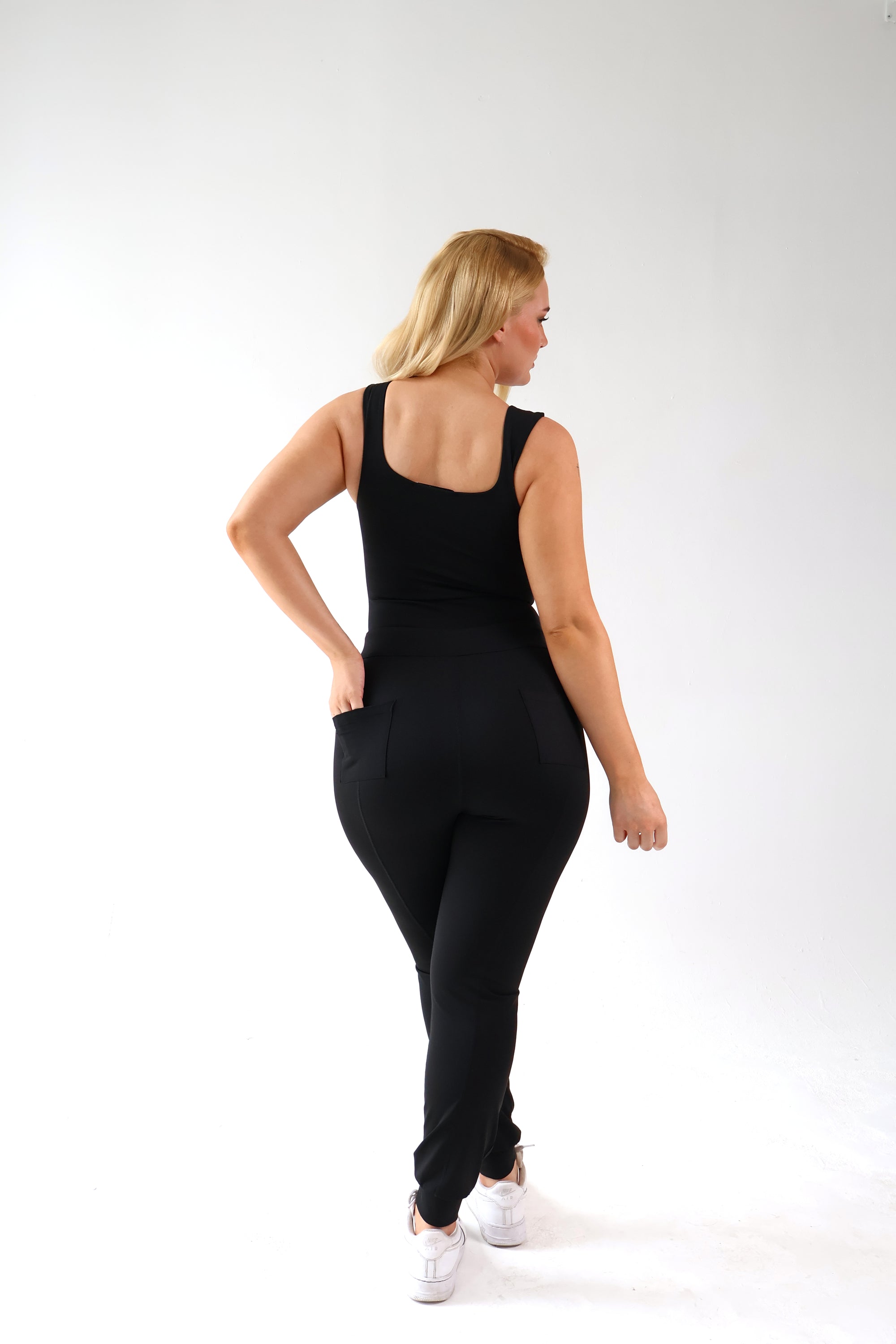 THE HOURGLASS - Square Neck Bodysuit in Black