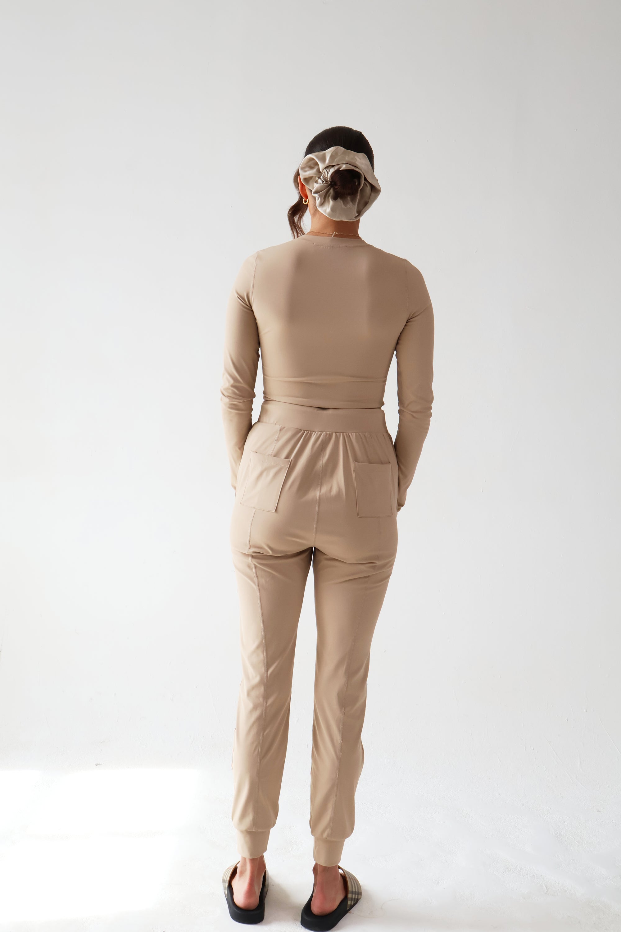 EFFORTLESS - Long Sleeve Bodysuit in Taupe